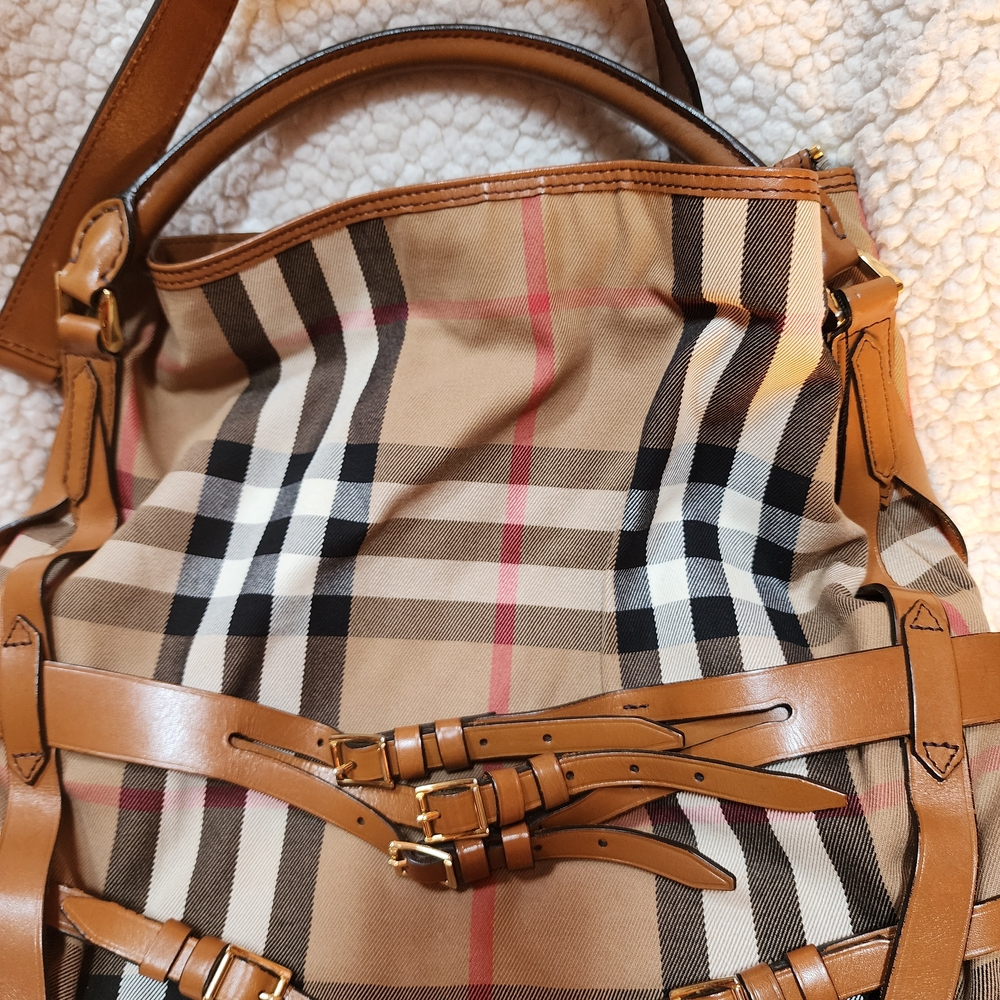 EUC Burberry Medium Gosford Hobo